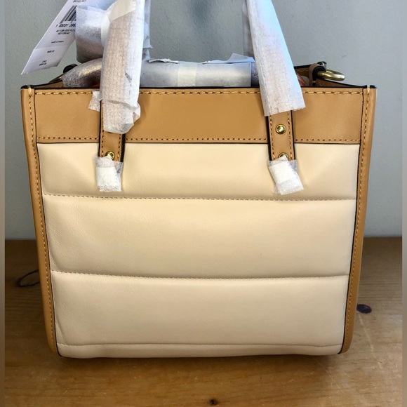 New Coach Field Tote 22 With Quilting And Coach Badge Ivory Multi - Picture 2 of 6